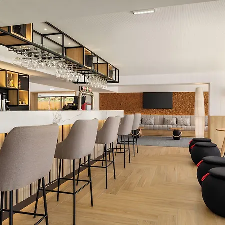 Wyndham Residences (adults Only) מלון אלבור